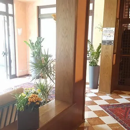索尔酒店 3*